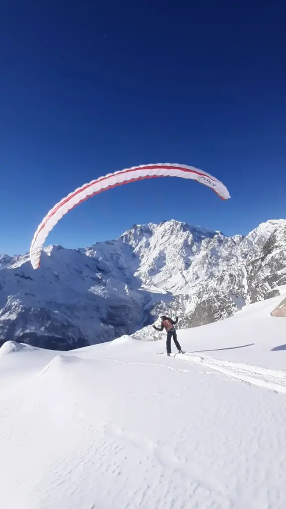 Parapendio a Macugnaga d'inverno